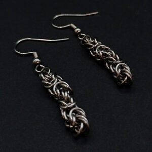 Minimalistische Edelstahl Ohrringe, handgefertigt und hautfreundlich für empfindliche Haut.