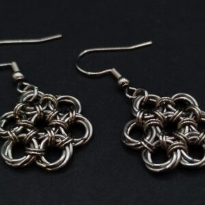 Minimalistische Edelstahl Ohrringe, handgefertigt und hautfreundlich für empfindliche Haut.